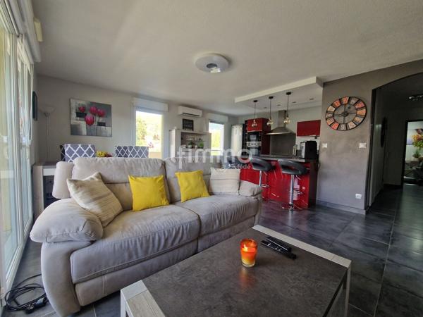 Appartement T4 terrasse et parkings