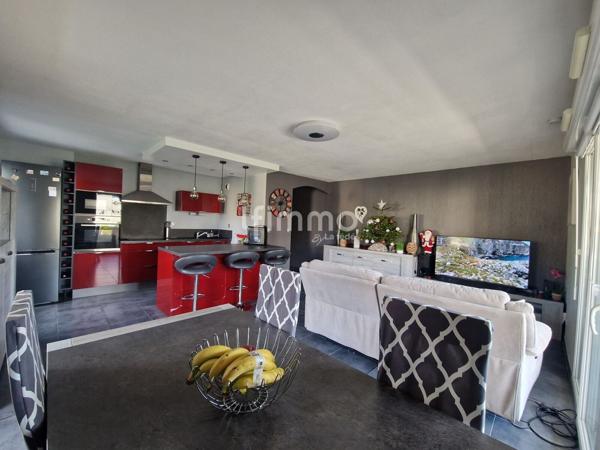 Appartement T4 terrasse et parkings