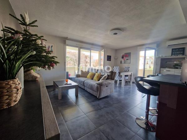 Appartement T4 terrasse et parkings