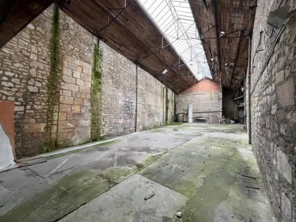 Hangar hypercentre ville à vendre 56000€ HAI à NIORT (79)