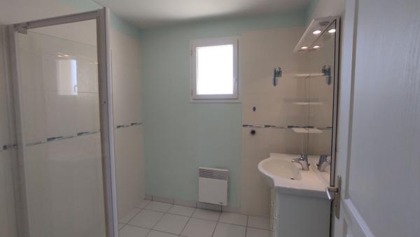PAVILLON  PLAIN-PIED CHATELLERAULT- EST