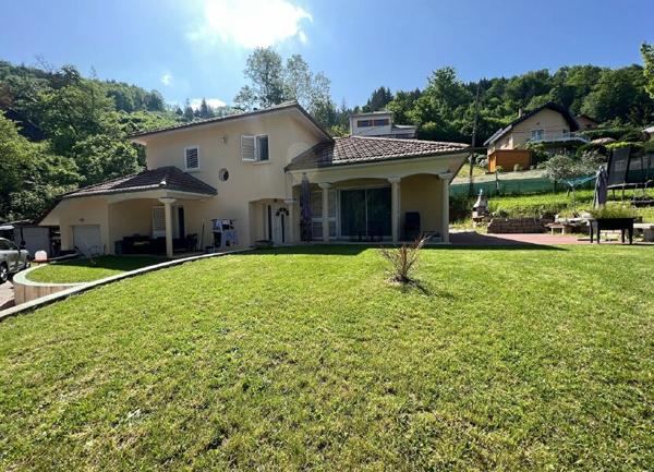 Maison à vendre    5 pièces •  Froges