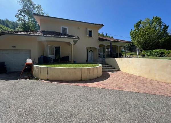 Maison à vendre    5 pièces •  Froges