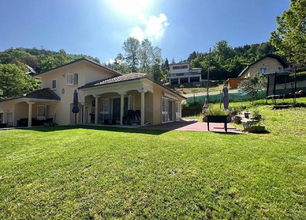 Maison à vendre    5 pièces •  Froges