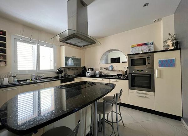 Maison à vendre    5 pièces •  Froges