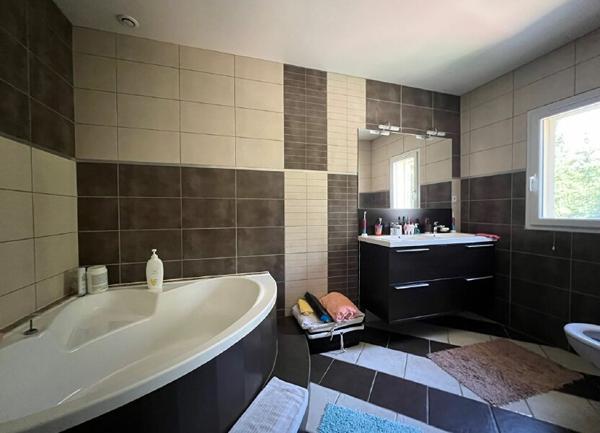 Maison à vendre    5 pièces •  Froges