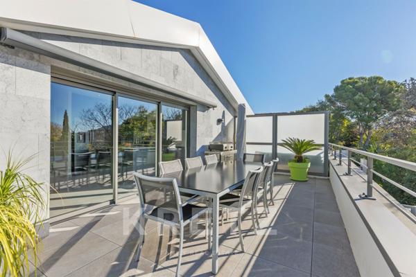 MAGNIFIQUE APPARTEMENT DE 107 M2 DERNIER ETAGE A 30 M DE LA PLAGE DES LECQUES