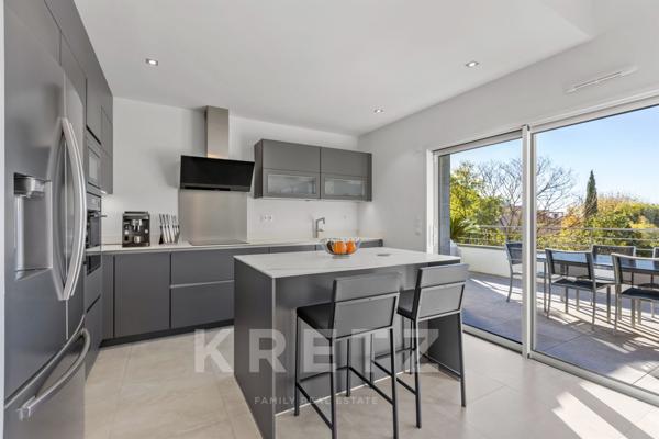 MAGNIFIQUE APPARTEMENT DE 107 M2 DERNIER ETAGE A 30 M DE LA PLAGE DES LECQUES