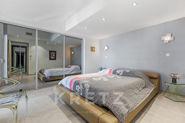 MAGNIFIQUE APPARTEMENT DE 107 M2 DERNIER ETAGE A 30 M DE LA PLAGE DES LECQUES