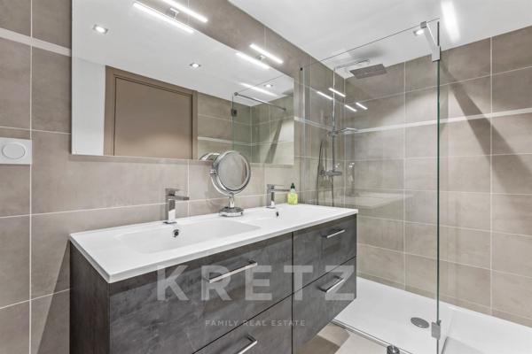 MAGNIFIQUE APPARTEMENT DE 107 M2 DERNIER ETAGE A 30 M DE LA PLAGE DES LECQUES