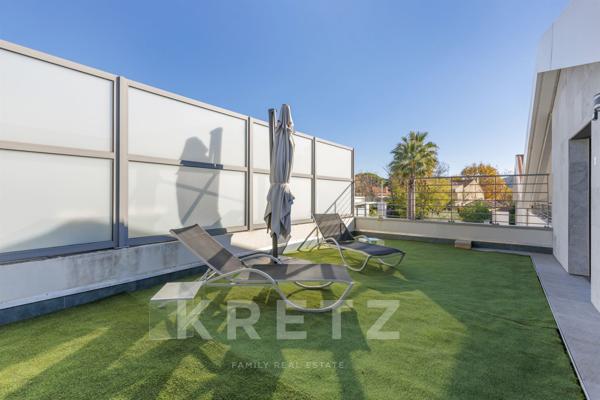 MAGNIFIQUE APPARTEMENT DE 107 M2 DERNIER ETAGE A 30 M DE LA PLAGE DES LECQUES