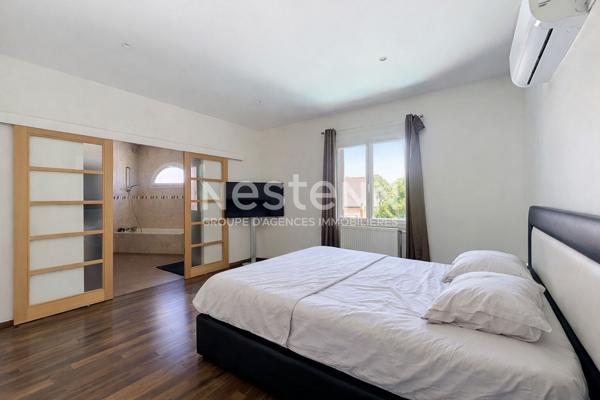 Grande maison familiale avec piscine - 69500 BRON