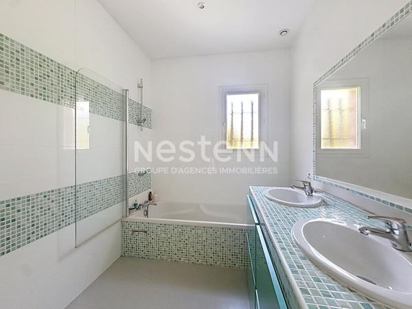 Grande maison familiale avec piscine - 69500 BRON