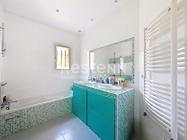Grande maison familiale avec piscine - 69500 BRON