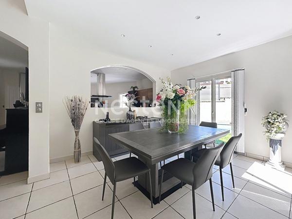 Grande maison familiale avec piscine - 69500 BRON