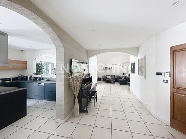 Grande maison familiale avec piscine - 69500 BRON