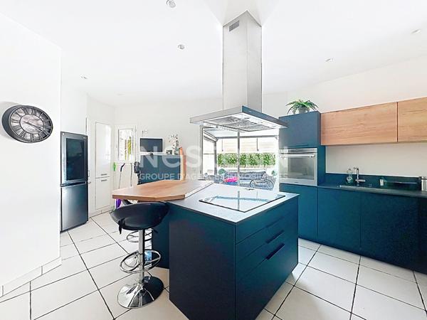 Grande maison familiale avec piscine - 69500 BRON
