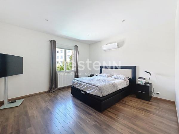 Grande maison familiale avec piscine - 69500 BRON