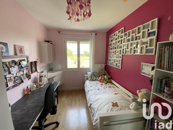 Maison traditionnelle 7 pièces de 146 m² à Les Herbiers (85500)