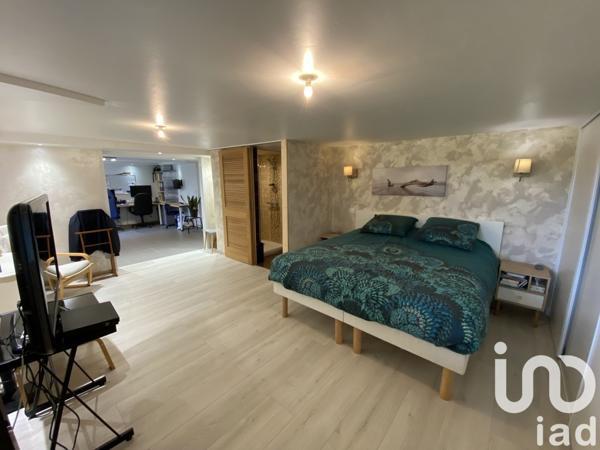 Maison traditionnelle 7 pièces de 146 m² à Les Herbiers (85500)