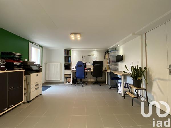 Maison traditionnelle 7 pièces de 146 m² à Les Herbiers (85500)