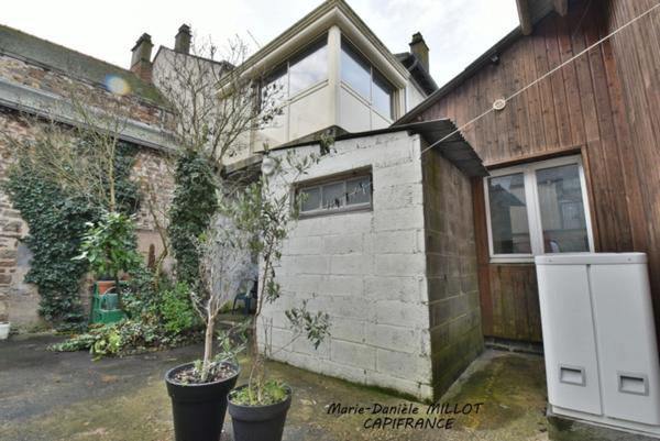 IMMEUBLE composé d'une Maison de 6 pièces et d'un local commercial à MONTSURS (53)
