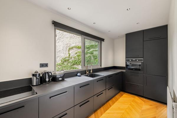 Paris 16 - Traversant, rénové par architecte, balcon et climatisation - PARIS