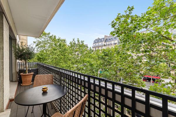 Paris 16 - Traversant, rénové par architecte, balcon et climatisation - PARIS