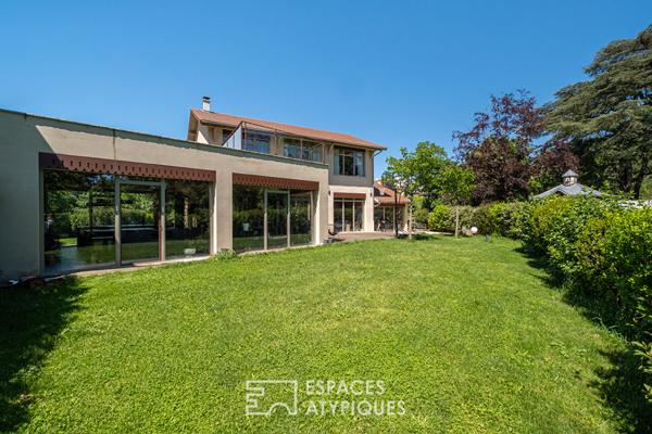 Ancienne dépendance avec extension contemporaine