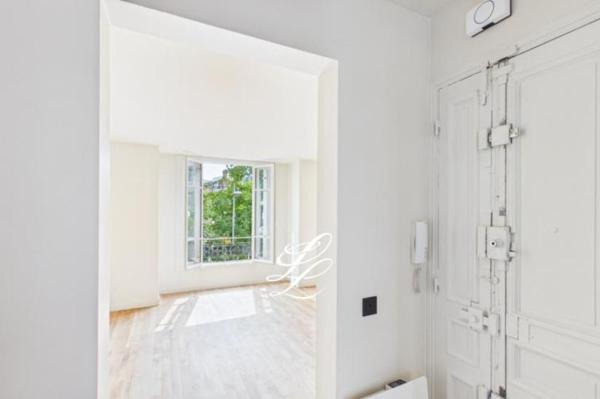 Vente - Appartement 3 pièces 61 m 2 Paris (75015)