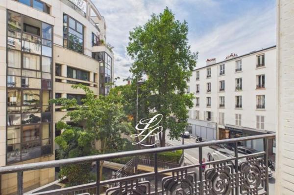 Vente - Appartement 3 pièces 61 m 2 Paris (75015)