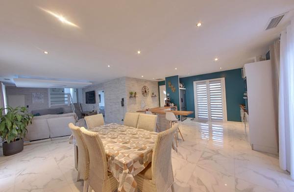 Charmante maison traditionnelle de plain pied rénovée à BRESSOLS de type 4