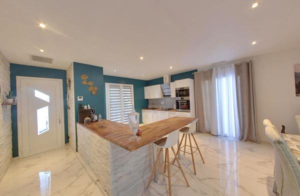 Charmante maison traditionnelle de plain pied rénovée à BRESSOLS de type 4