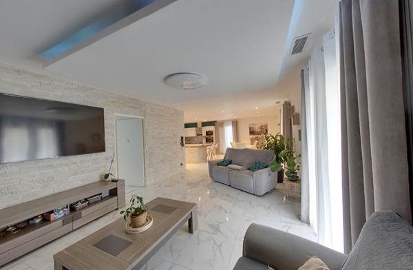 Charmante maison traditionnelle de plain pied rénovée à BRESSOLS de type 4