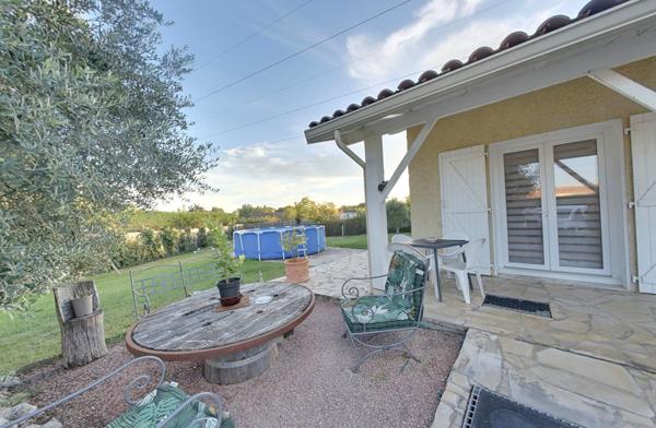 Charmante maison traditionnelle de plain pied rénovée à BRESSOLS de type 4