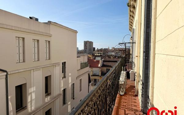 Appartement à vendre    5 pièces • 128,90 m2 Marseille 1