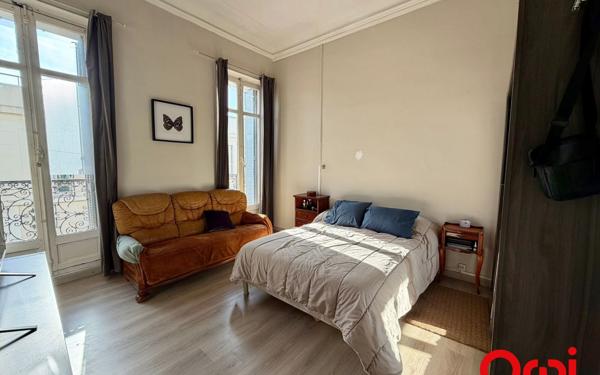 Appartement à vendre    5 pièces • 128,90 m2 Marseille 1