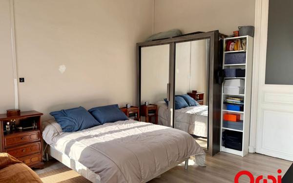 Appartement à vendre    5 pièces • 128,90 m2 Marseille 1