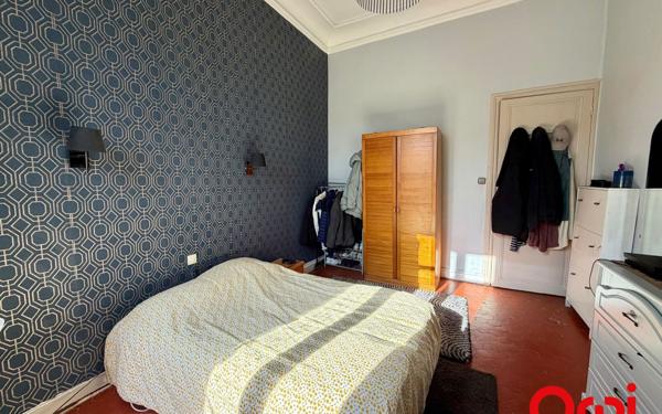 Appartement à vendre    5 pièces • 128,90 m2 Marseille 1