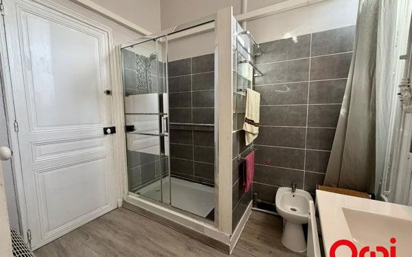 Appartement à vendre    5 pièces • 128,90 m2 Marseille 1