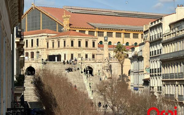 Appartement à vendre    5 pièces • 128,90 m2 Marseille 1