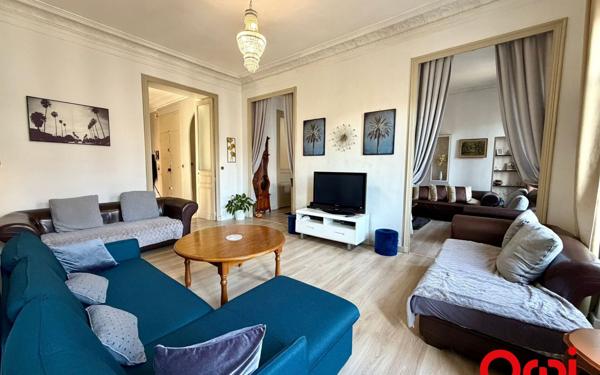 Appartement à vendre    5 pièces • 128,90 m2 Marseille 1