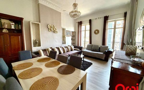 Appartement à vendre    5 pièces • 128,90 m2 Marseille 1