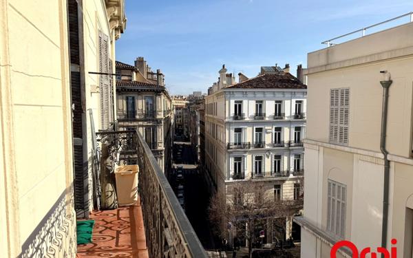 Appartement à vendre    5 pièces • 128,90 m2 Marseille 1
