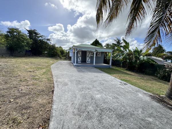 Maison à louer 720 € CC ST FRANCOIS 2 p 33 m² DPE B