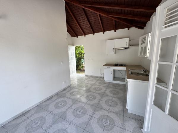 Maison à louer 720 € CC ST FRANCOIS 2 p 33 m² DPE B