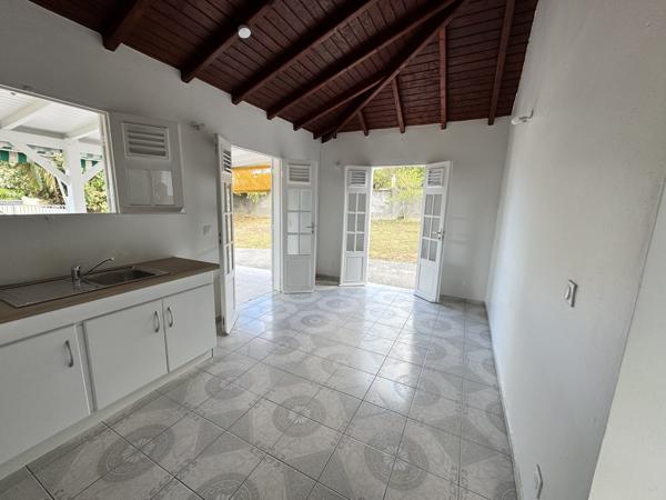 Maison à louer 720 € CC ST FRANCOIS 2 p 33 m² DPE B
