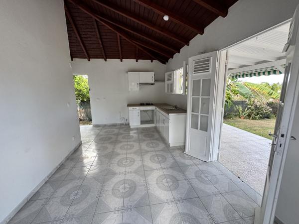 Maison à louer 720 € CC ST FRANCOIS 2 p 33 m² DPE B