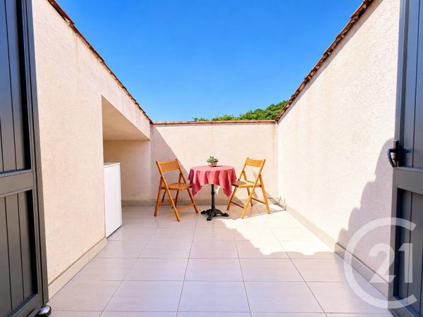 Maison à vendre  4 pièces - 136,60 m 2   COGOLIN  - 83