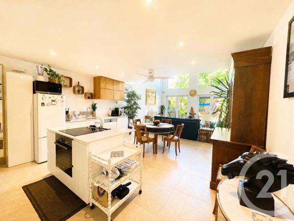 Maison à vendre  4 pièces - 136,60 m 2   COGOLIN  - 83